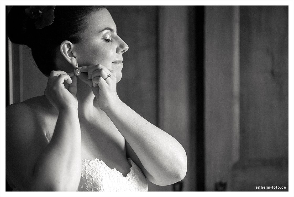 Ankleiden-Getting-Ready-Hochzeitsfotograf-Leifhelm-Foto-08