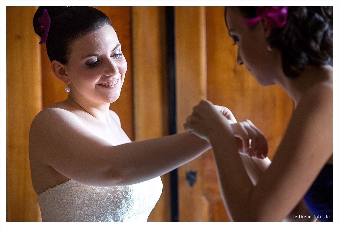 Ankleiden-Getting-Ready-Hochzeitsfotograf-Leifhelm-Foto-23